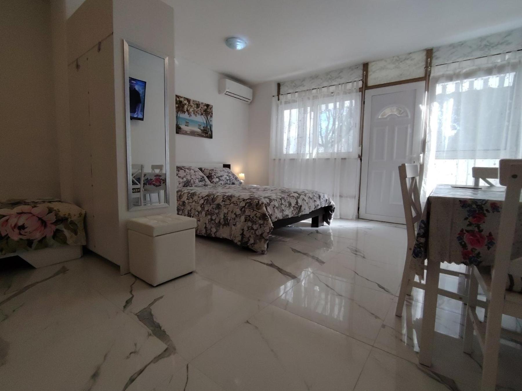 Studio-Apartman Ella 포레치 외부 사진